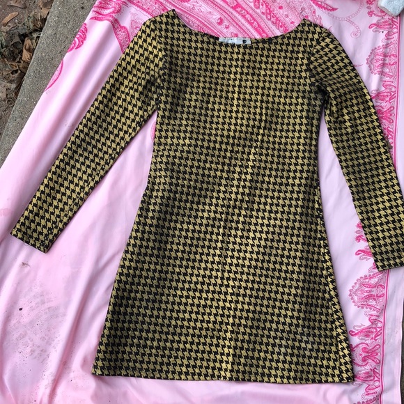 Tripp nyc Dresses & Skirts - Twiggy: Vtg Gold and black Mini Dress!